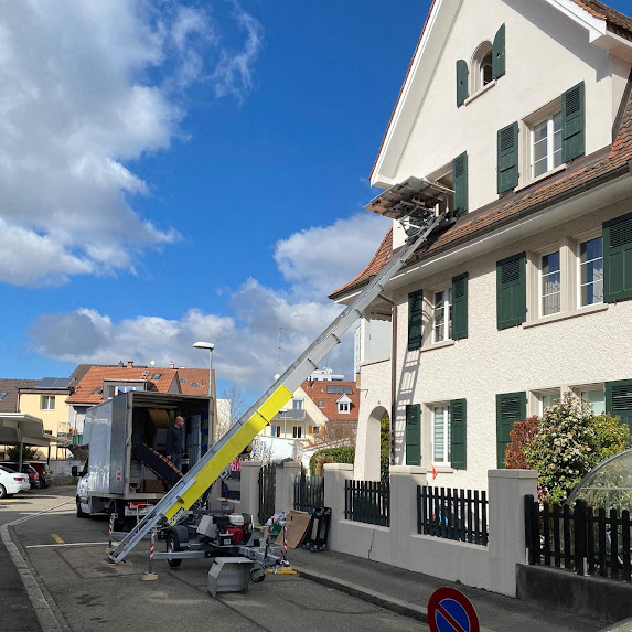 TSR Umzüge Basel plant eine transparente Offerte mit Möbellift und Umzugsteam