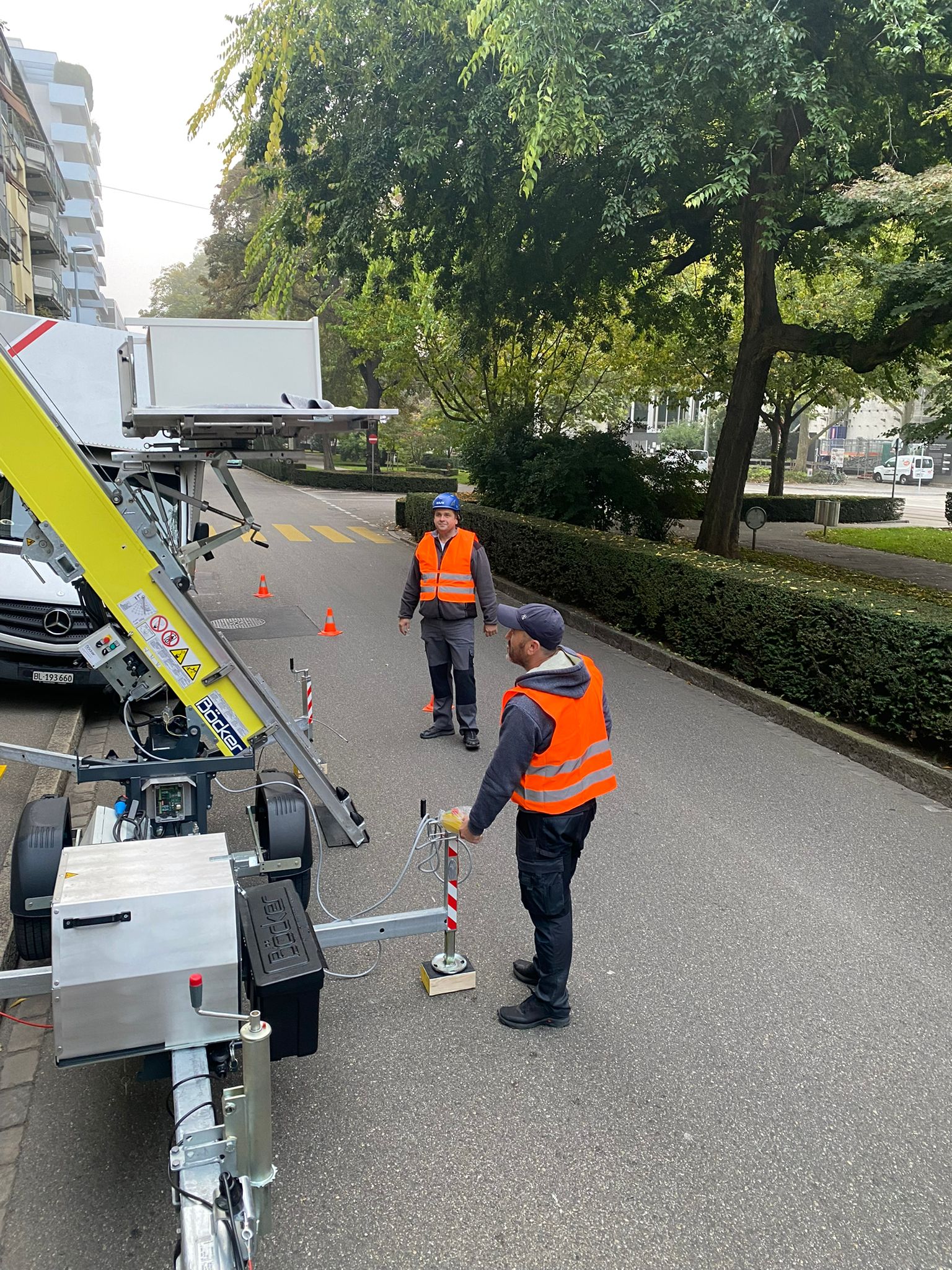 TSR Moves team coordinates a moving lift job in Basel