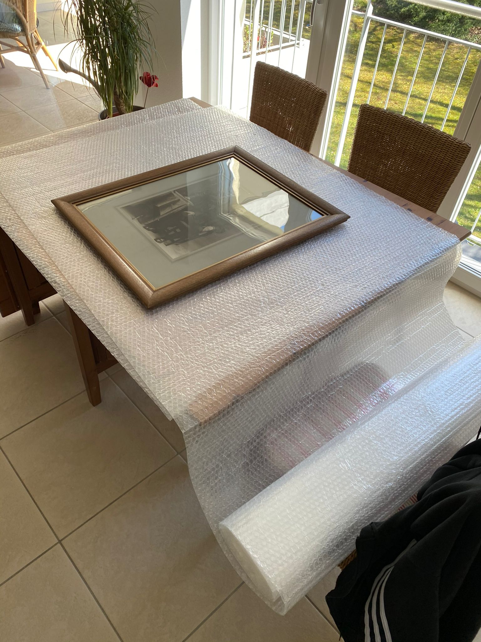 Careful packing with protection material